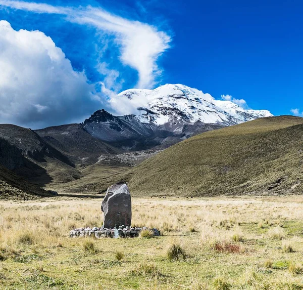 Vulcão Chimborazo Equador Sob Céu Blu Nuvens Brancas — Fotografia de Stock