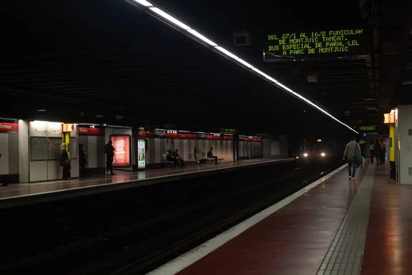 Barcelona Spain Jan 2020 Torrasa Metro Stop Line Red Barcelona — стокове фото