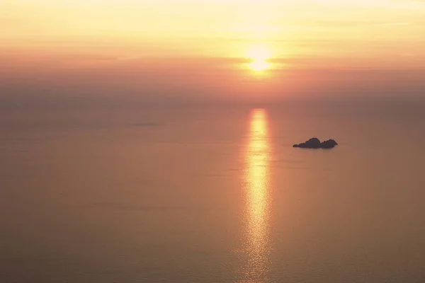 Het Prachtige Uitzicht Zee Bij Zonsondergang — Stockfoto