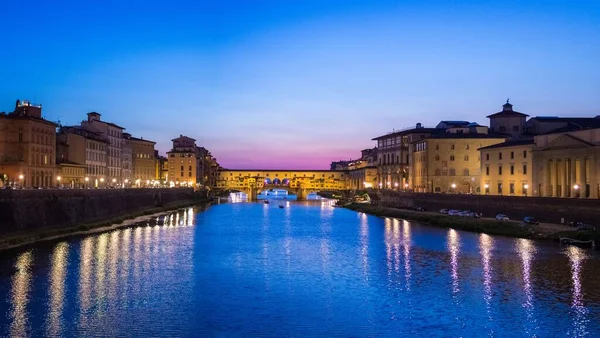 位于意大利佛罗伦萨的Vecchio桥的一张美丽的照片 — 图库照片
