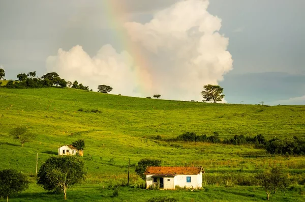 Beautiful Shot Houses Hill Rainbow — Stock Photo, Image