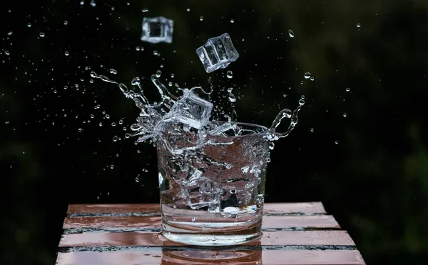 Splash Ice Cubes Glass Refreshing Drink Blurred Background — Stock Photo, Image