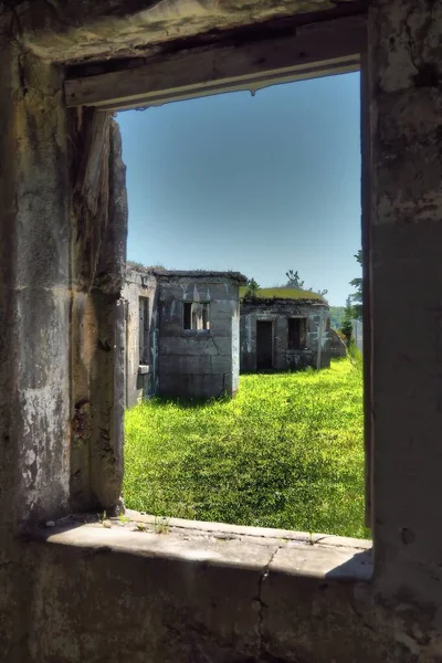 Plan Vertical Vieux Bâtiments Abandonnés Halifax Par Une Journée Ensoleillée — Photo