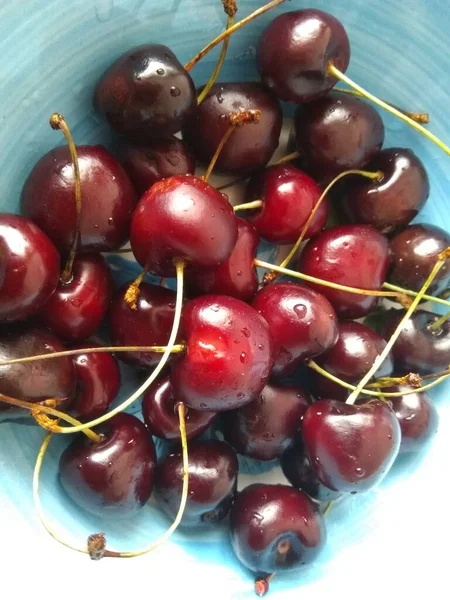 Vertical Shot Fresh Cherries Bowl Lights — Stock Photo, Image