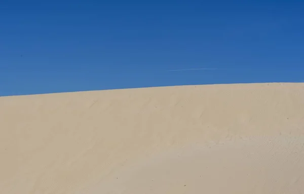 Vlnitý Písek Pod Modrou Oblohou Přírodním Parku Estrecho Španělsku — Stock fotografie