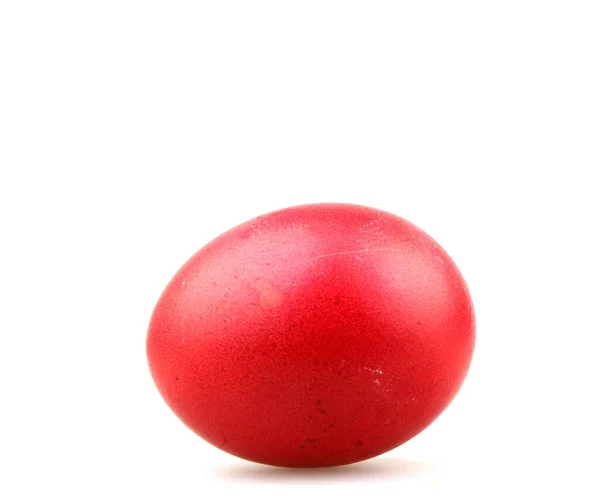 Paskalya Için Kırmızı Boyalı Yumurtaya Yakın Plan Beyaz Arka Planda — Stok fotoğraf