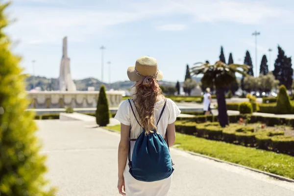 Landscape Shot Young Female Traveler Enjoying View Streets Portuguese Spanish — Stock Photo, Image