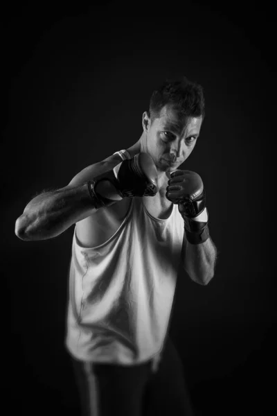 Fotografia Blanco Negro Hombre Practicando Boxeo Fitness — Fotografia de Stock