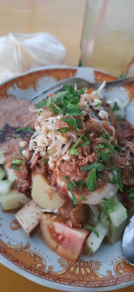 Een Verticaal Shot Van Een Indonesië Traditionele Gado Gado Schotel — Stockfoto