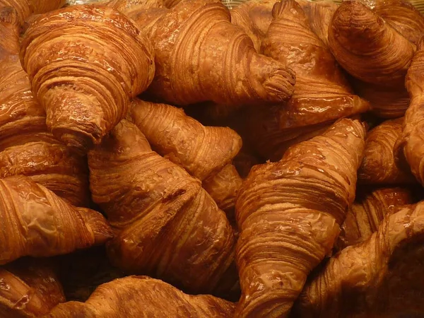 Egy Közeli Felvétel Frissen Sült Croissant Okról — Stock Fotó