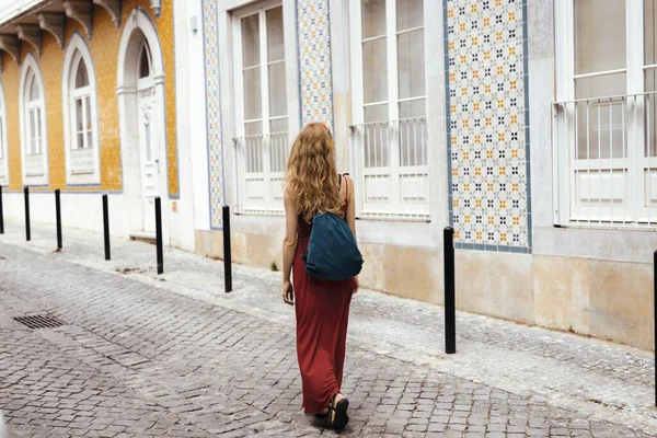 Paisaje Una Joven Viajera Disfrutando Vista Las Calles Las Ciudades — Foto de Stock