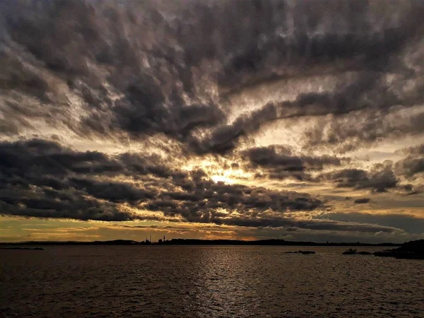 Una Hermosa Toma Atardecer Sobre Agua — Foto de Stock