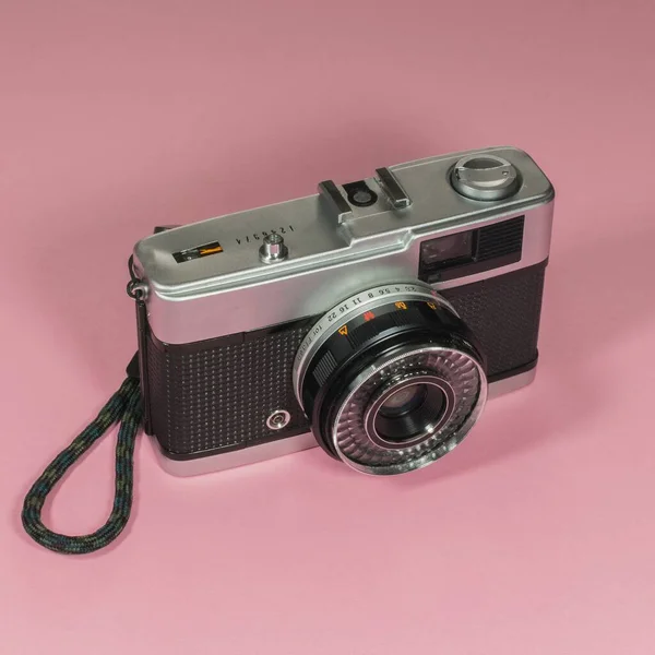 Nahaufnahme Einer Vintage Kamera Auf Rosa Hintergrund — Stockfoto