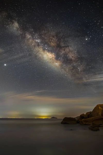 Uma Paisagem Tirar Fôlego Láctea Céu Noturno Cênico Sobre Paisagem — Fotografia de Stock