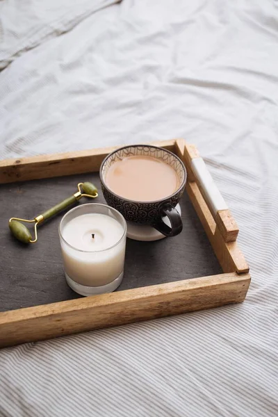 Ein Schöner Schuss Morgenkaffee Bett Konzept Der Morgenfaule — Stockfoto