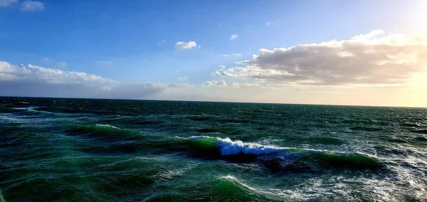 Wavy Sea Captured Daytime Clouds Sky — Stock Photo, Image