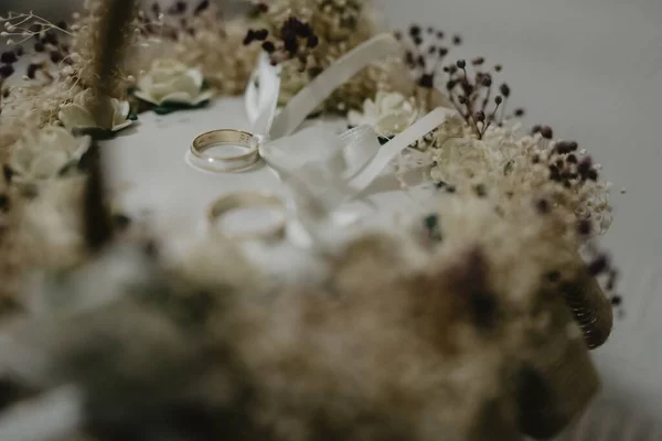 Een Selectieve Focus Shot Van Originele Bruiloft Decoratie Met Twee — Stockfoto