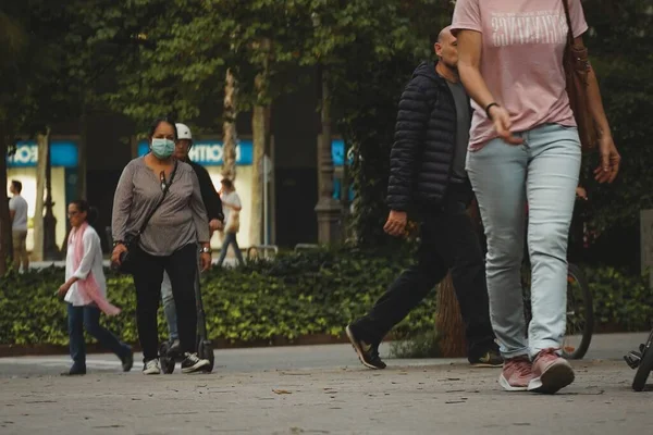 Barcelona Spagna 2020 Persone Strada Durante Confinamento Coronavirus Barcellona Spagna — Foto Stock