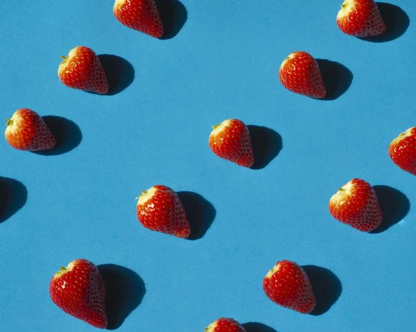 High Angle Shot Cleaned Strawberries Blue Surface Sunlight — Stock Photo, Image