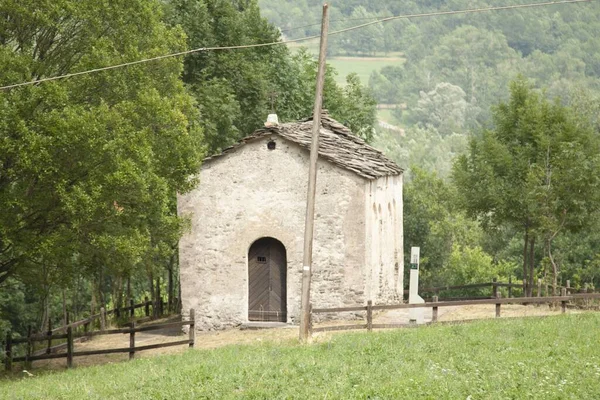 Façade Une Petite Chapelle Parmi Les Arbres Piémont Italie Nord — Photo