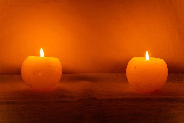Een Close Shot Van Brandende Kaarsen Donkere Achtergrond — Stockfoto