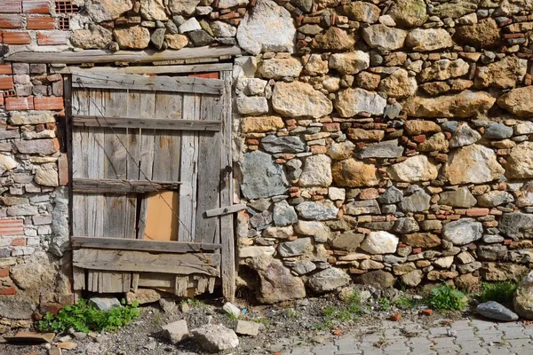 Vecchio Edificio Pietra Con Una Porta Legno Sotto Luce Del — Foto Stock