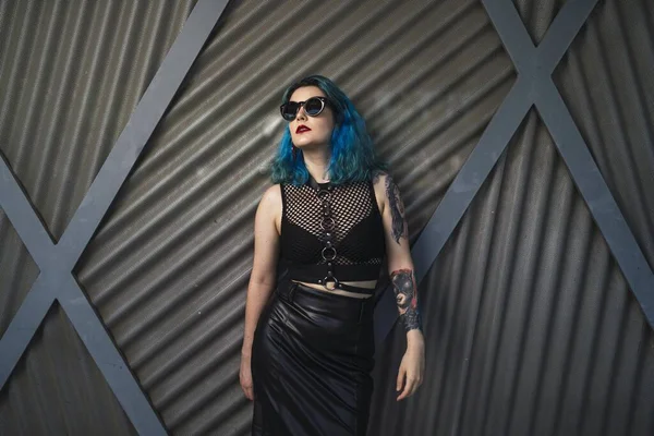 European Female Tattoo Blue Hair Wearing Sunglasses Sexy Black Dress — Stock Photo, Image