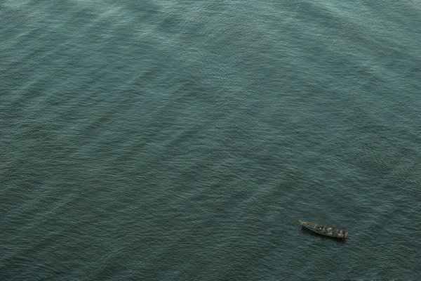 Aerial Shot Boat Sailing Calm Turquoise Sea — Stock Photo, Image