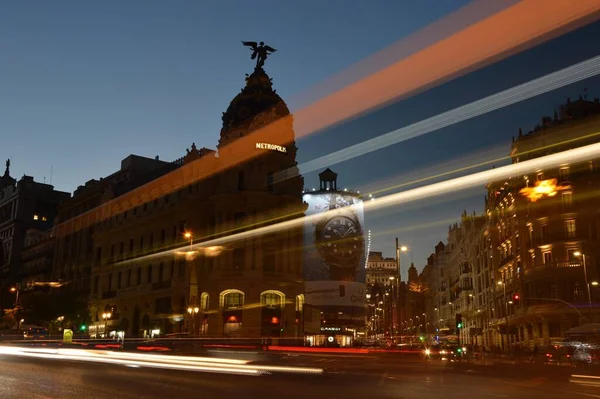 Madrid Španělsko 2019 Dlouhé Vystavení Autosalonů Symbolické Budovy Gran Madridu — Stock fotografie