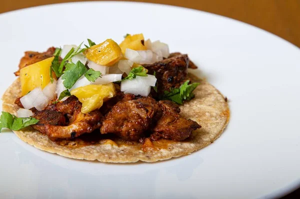 Plato Delicioso Taco Mexicano Una Mesa Cocina —  Fotos de Stock