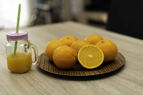 Closeup Shot Orange Fruits Plate Fresh Squeezed Orange Juice — Stock Photo, Image