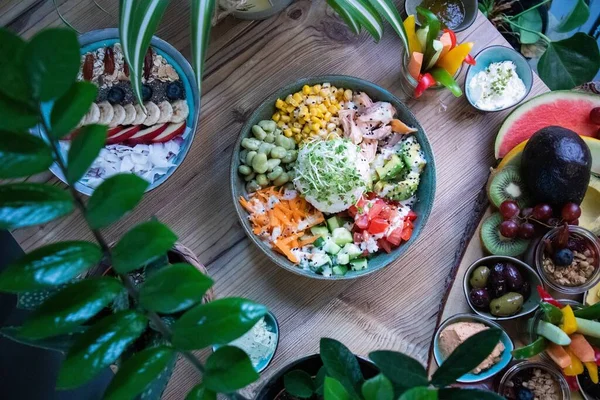 High Angle Shot Plate Traditional Salad Fruits Vegetables Wooden Surface — Stock Photo, Image