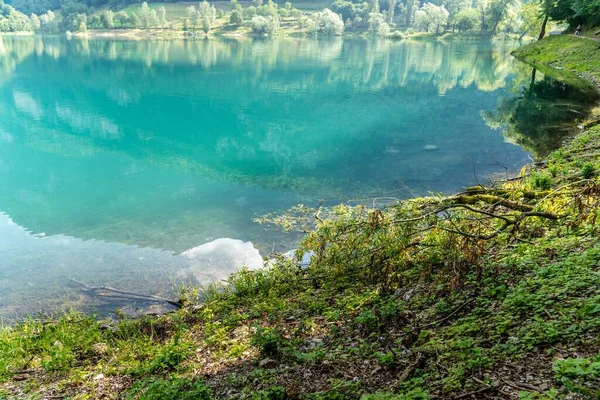 Primer Plano Del Tranquilo Lago Tenno Situado Trentino Italia Durante — Foto de Stock