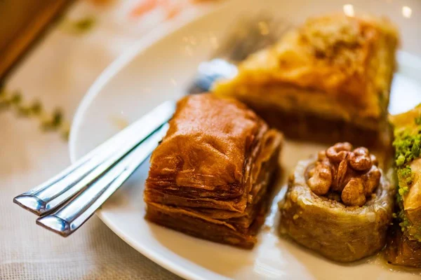 Una Porción Pasteles Baklava Una Panadería Sarajevo Bosnia — Foto de Stock