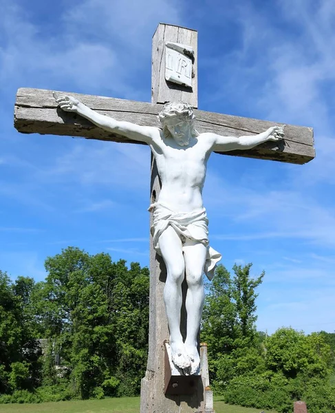 Außen Lebensgroßes Metall Kruzifix Von Jesus Das Sonnigen Tagen Mit — Stockfoto