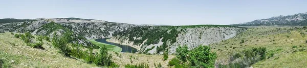 Hırvatistan Velebit Dağı Yakınlarındaki Zrmanja Nehrinin Panoramik Bir Görüntüsü — Stok fotoğraf