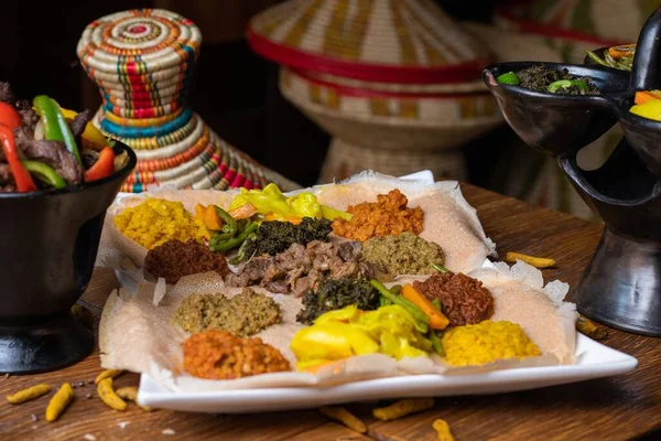 埃塞俄比亚传统的 著名的 美味的英杰拉扁平面包 — 图库照片