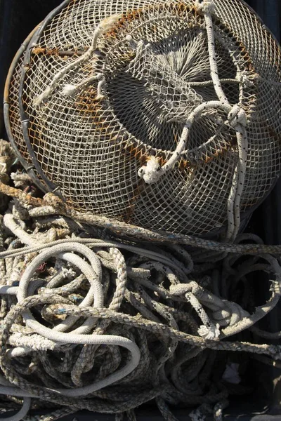 Niektóre Niechlujny Sprzęt Liny Sieci Pływaki Przygotowane Połowów — Zdjęcie stockowe
