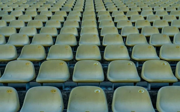 Lege Groene Stoelen Het Stadion — Stockfoto