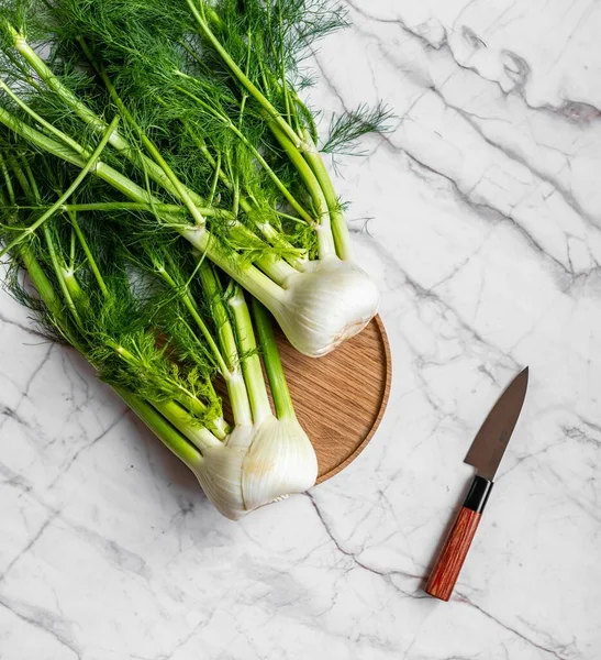 Top View Shot Fresh Fennel Wooden Plate Knife Marble Background — Stock Photo, Image