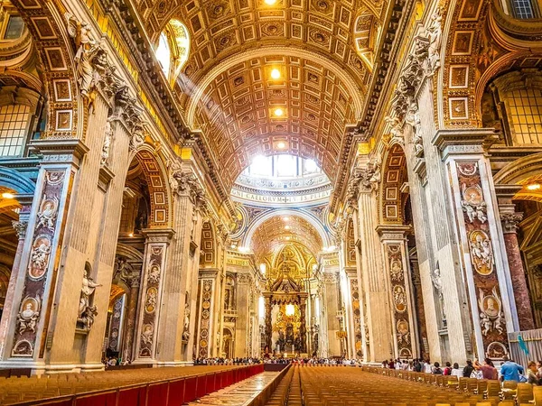 Uno Scatto Ipnotizzante Dell Interno Della Basilica San Pietro Catturata — Foto Stock