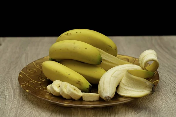 Primer Plano Paté Con Plátanos Frescos Sobre Una Mesa Madera — Foto de Stock