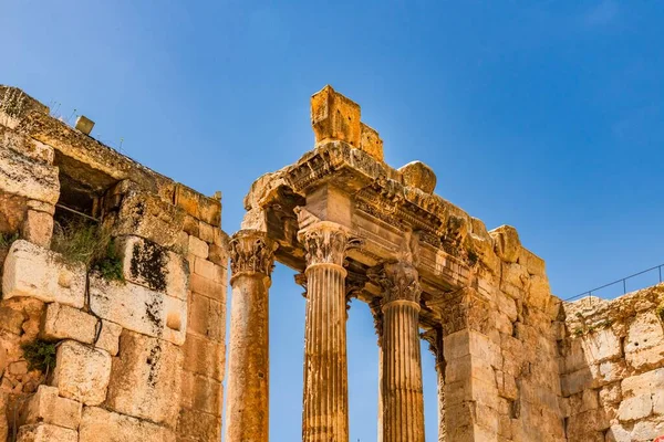レバノンのバアルベクにあるローマ寺院の遺跡 礼拝の場であり 紀元前9000年に古代文明の礎となった — ストック写真
