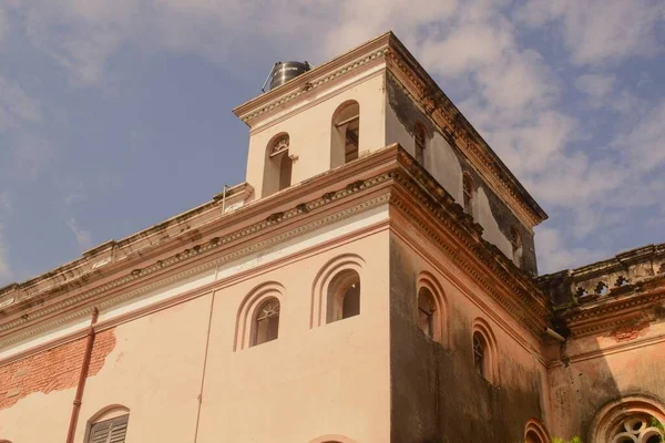 Palazzo Storico Contro Cielo Blu — Foto Stock