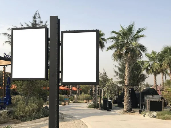 Крупный План Пустого Белого Экрана Открытом Воздухе Идеально Подходит Вашего — стоковое фото