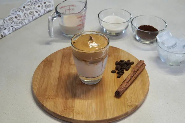Leite Açúcar Café Gelo Para Café Dalgona Coreano Chicoteado — Fotografia de Stock