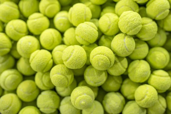 Egy Közeli Felvétel Sok Édes Cukorkáról Teniszlabda Alakban Egy Cukrászdában — Stock Fotó
