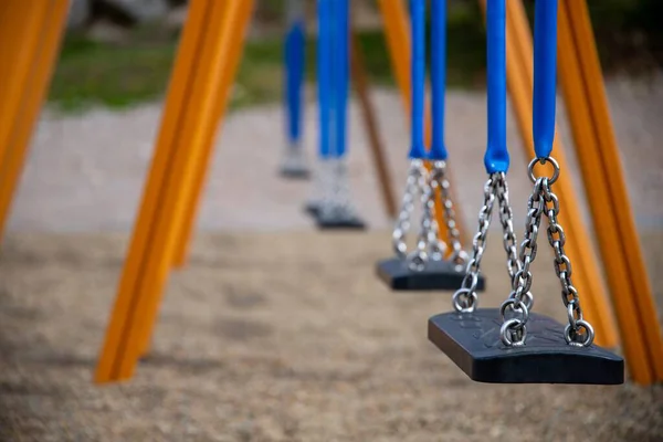 Een Zachte Focus Van Een Lege Schommel Een Park Met — Stockfoto