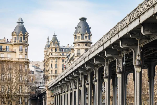 Low Angle Shot Beautiful Metro Paris Captured Cloudy Day Paris — Stock Photo, Image