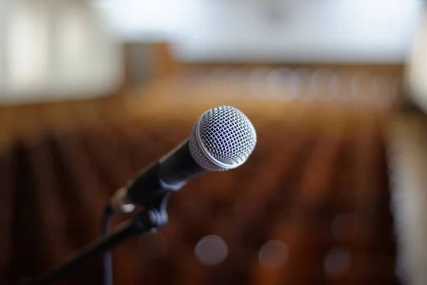 A soft focus of a microphone against a blurry background